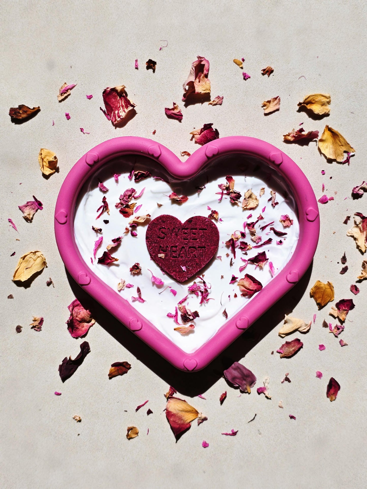 Freezbone Freezheart enrichment for dogs 